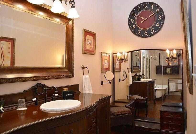 تختخواب و صبحانه The Bird & Butterfly Inn