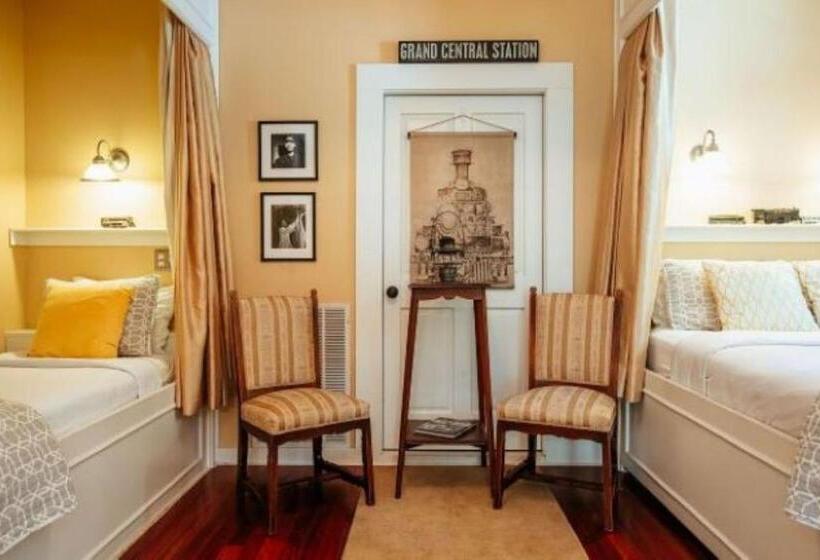 تختخواب و صبحانه The Bird & Butterfly Inn