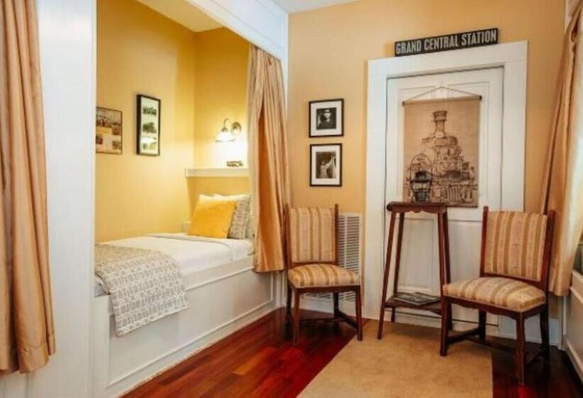 تختخواب و صبحانه The Bird & Butterfly Inn