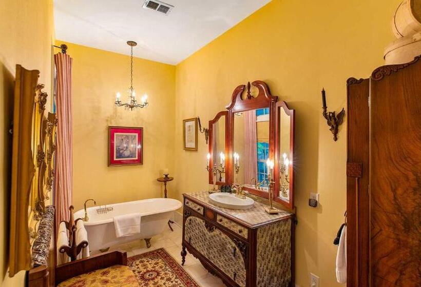 تختخواب و صبحانه The Bird & Butterfly Inn