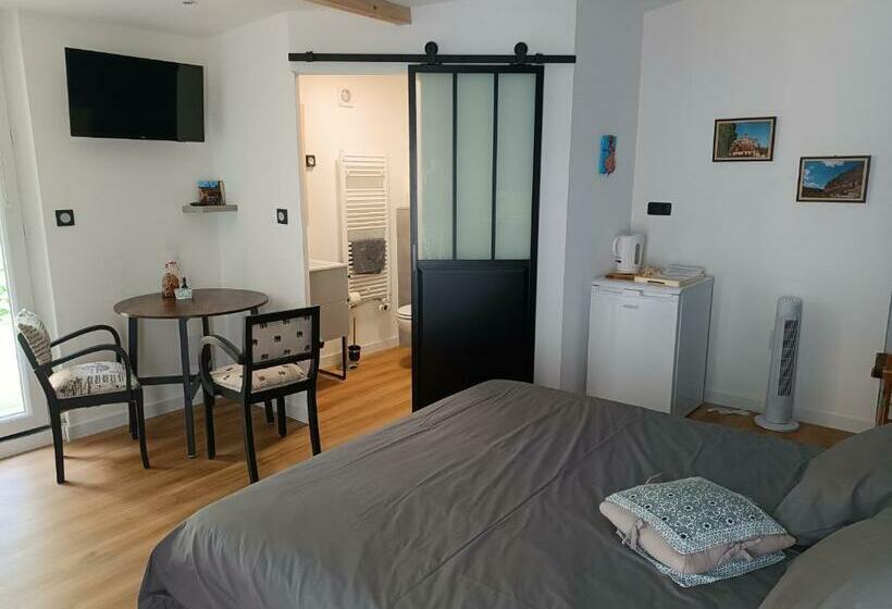 住宿加早餐  Villa Esquirhall, Chambres D Hôtes Côté Cour Et Côté Jardin