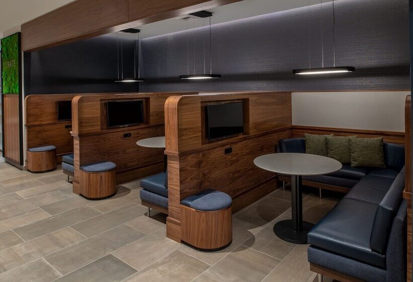 فندق Courtyard By Marriott Olympia