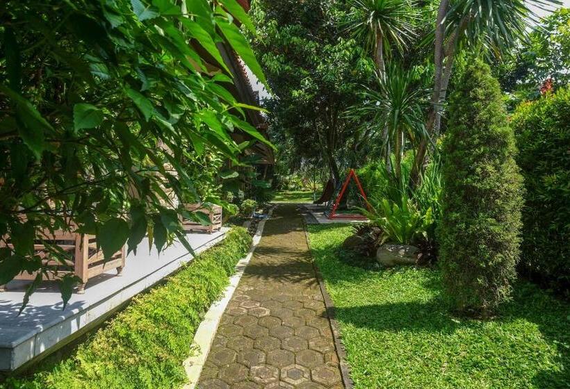 هتل Sareh Villa By The Lavana