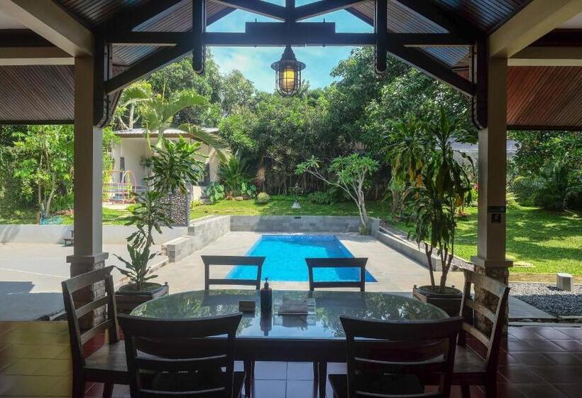 هتل Sareh Villa By The Lavana