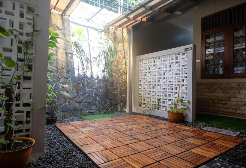 هتل Sareh Villa By The Lavana