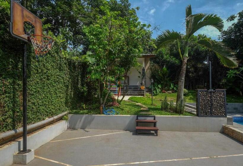 هتل Sareh Villa By The Lavana