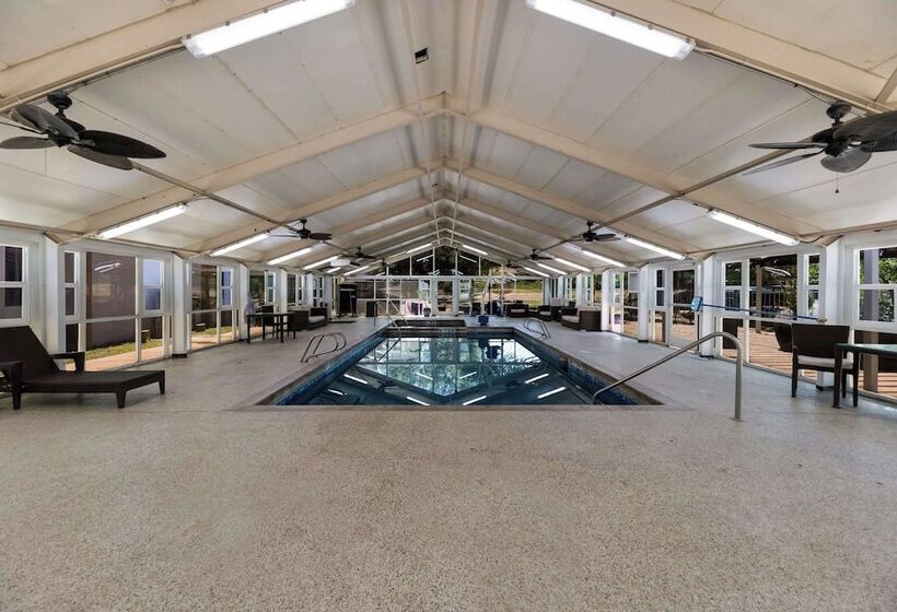 בית מלון כפרי Suburban Studios