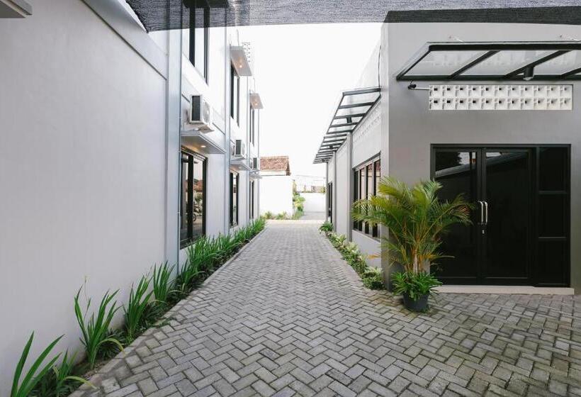 ホテル Urbanview B Syariah Lumajang By Reddoorz