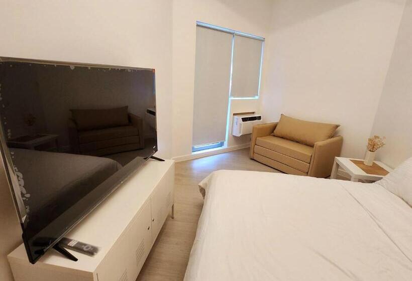 Minimalist Condo In Azure North