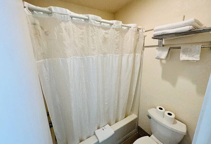 مُتل Economy Inn