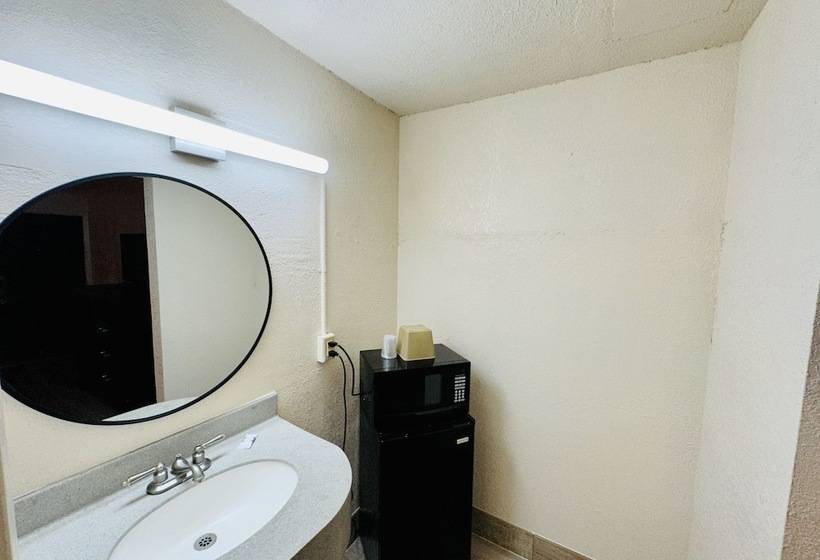 مُتل Economy Inn