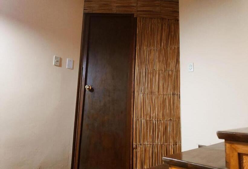 Пансион Flying House Hostel