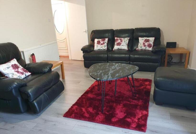 بنسيون Mesa Property Services