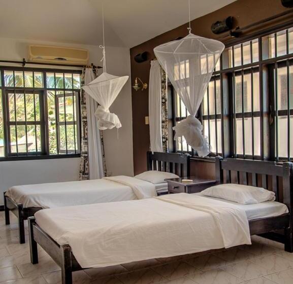 Bahari Dhow Beach Villas