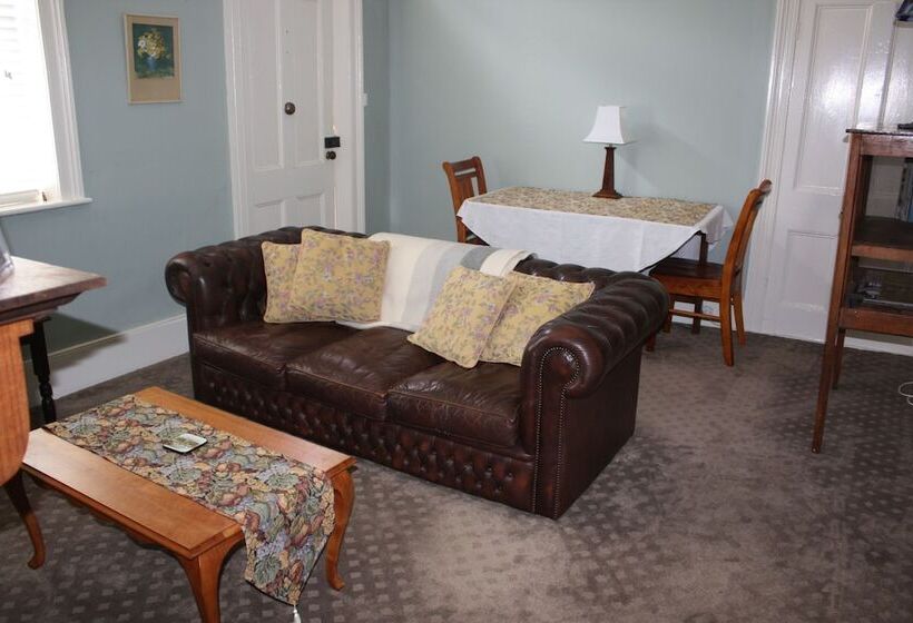 مبيت وإفطار Westbury Gingerbread Cottages