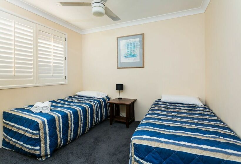 Burleigh Point Holiday Apartments