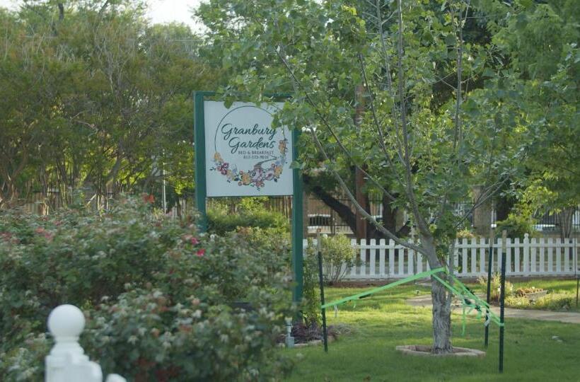 Granbury Gardens Bed And Breakfast