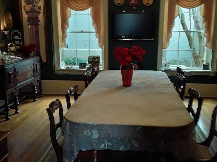 Hall Place Bed And Breakfast