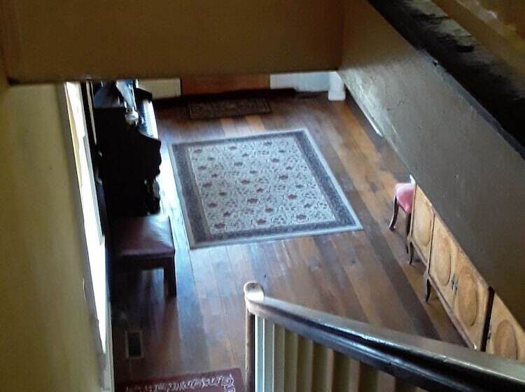 Hall Place Bed And Breakfast