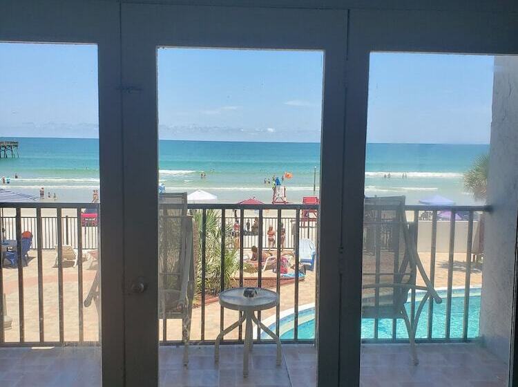 هتل Beach Quarters Daytona