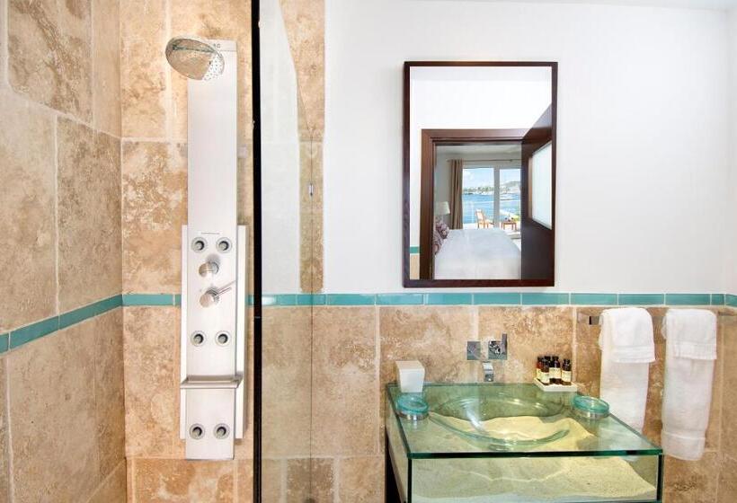 هتل Coral Beach Club Villas & Marina