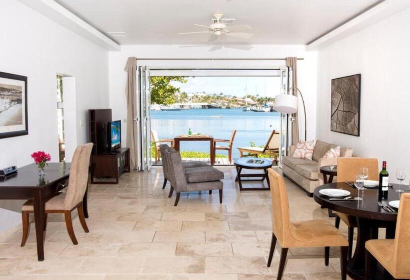 هتل Coral Beach Club Villas & Marina