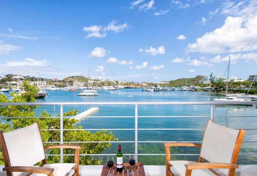 هتل Coral Beach Club Villas & Marina