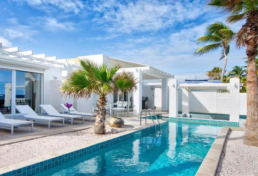 هتل Coral Beach Club Villas & Marina