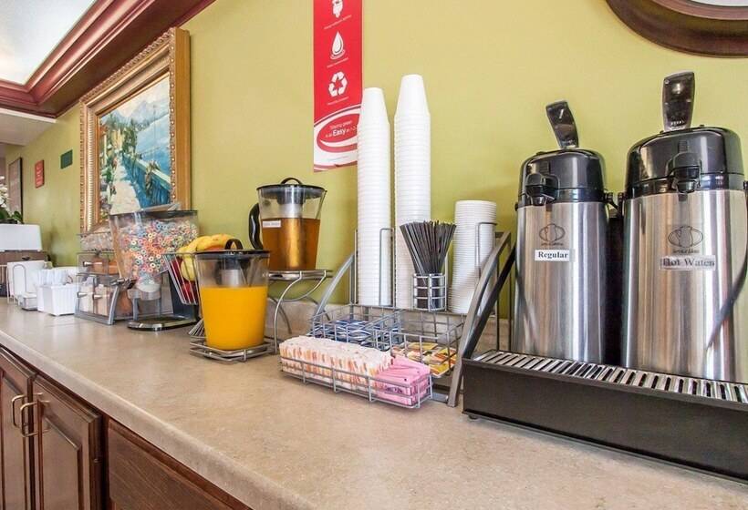 בית מלון כפרי Econo Lodge