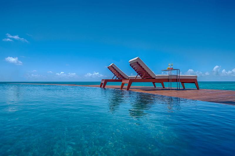 هتل Hodges Bay Resort & Spa