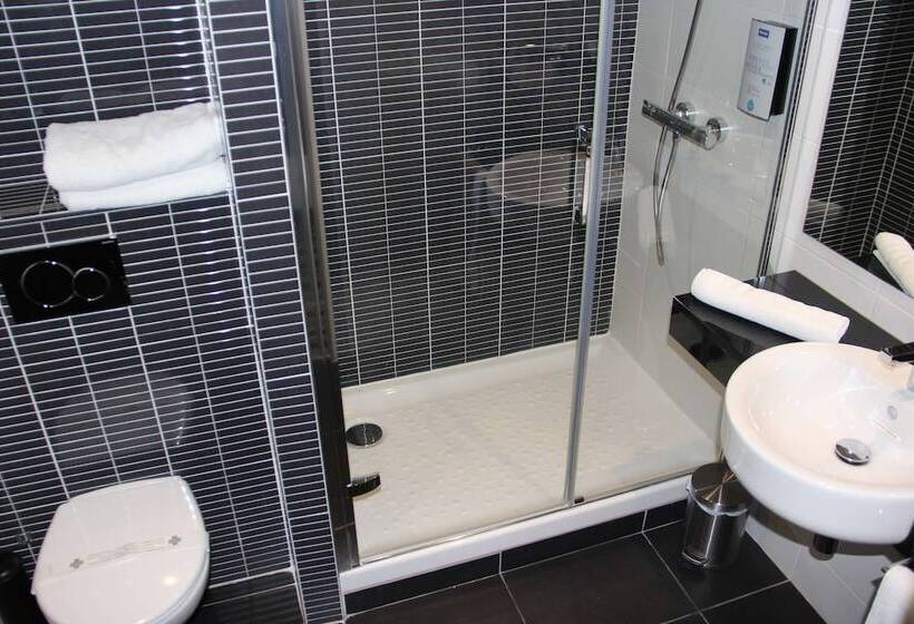 ホテル Kyriad Saint Quentin En Yvelines  Montigny