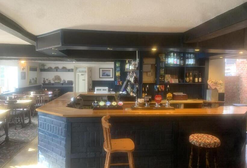 Отель The Bell Inn