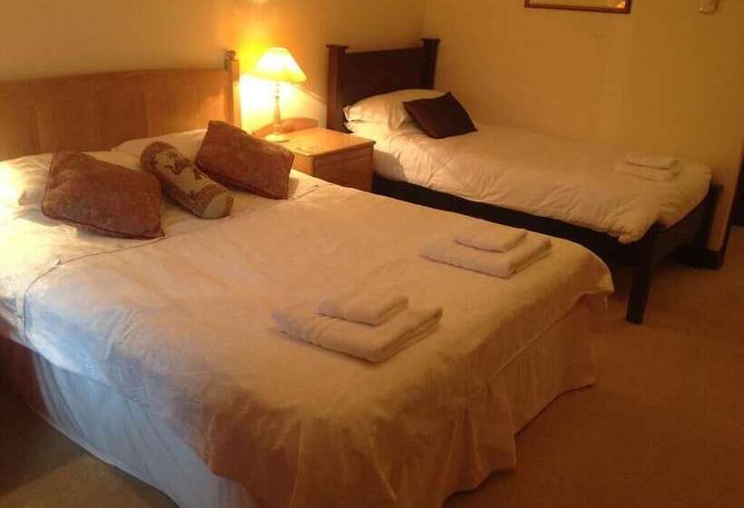 בית מלון כפרי The Bickford Arms Inn