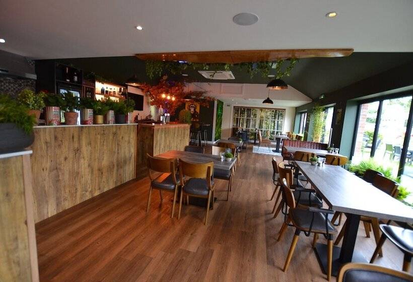 هتل The Royal Oak