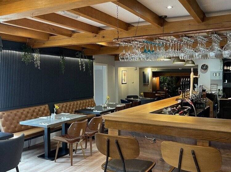 هتل The Royal Oak