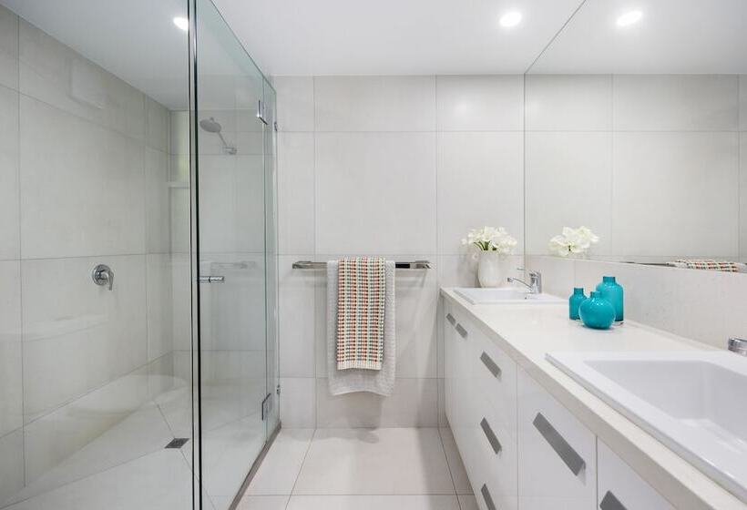 Noosa Outrigger Beach Resort