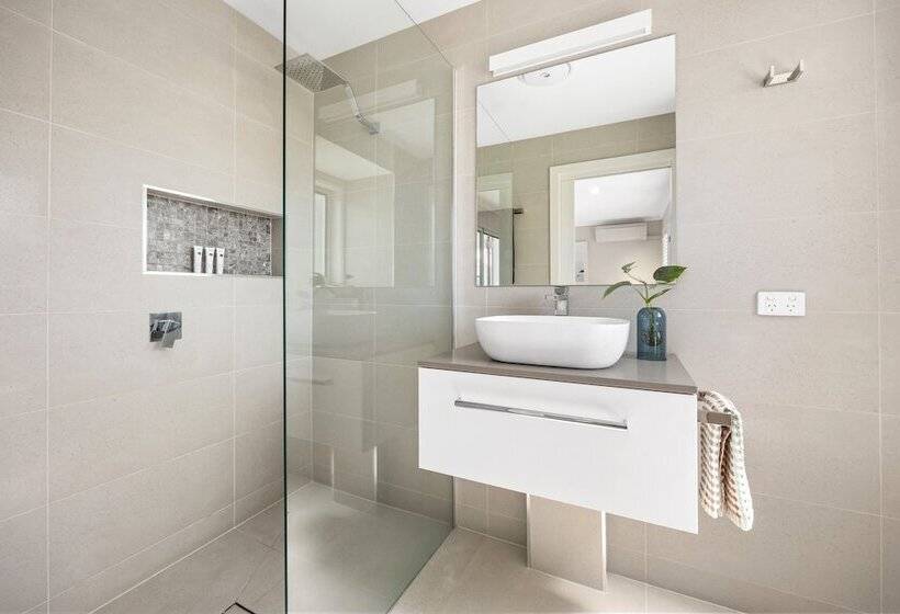 Noosa Outrigger Beach Resort