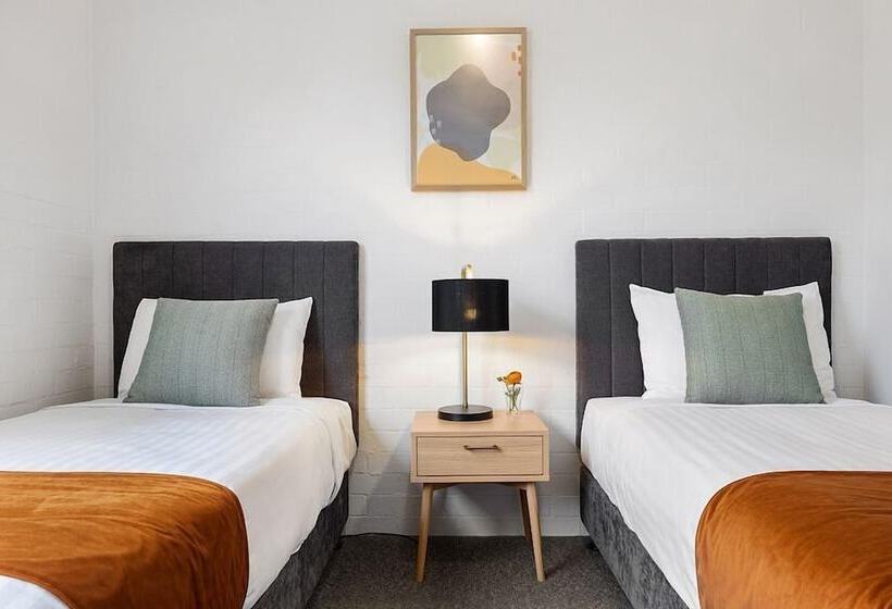 Oxley Court Serviced Apartments