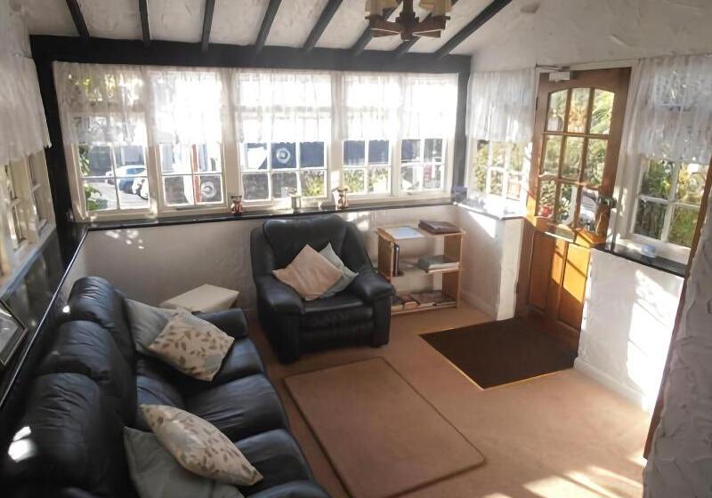 פנסיון Burleigh House , A Cosy Retreat In Agatha Christie S Hometown
