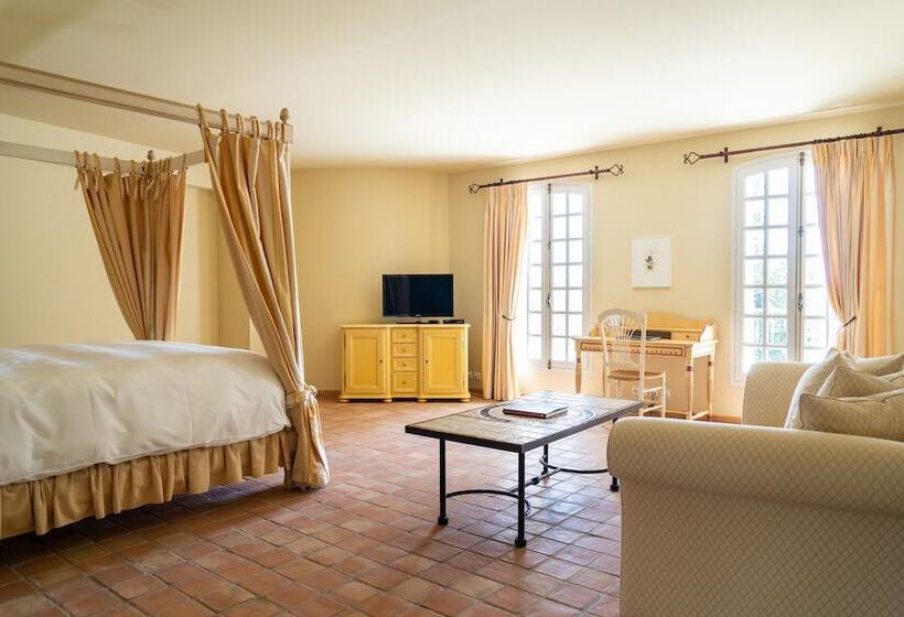 پانسیون Chateau Les Crostes