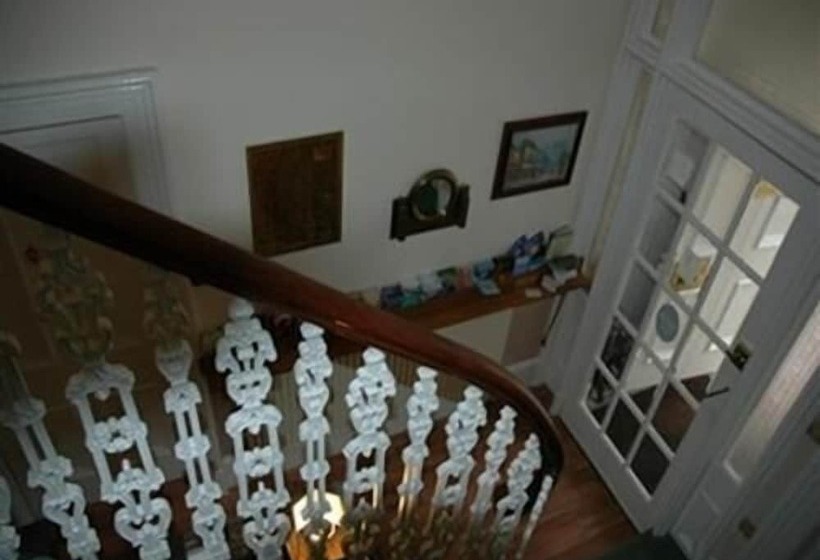 پانسیون Eglinton Guest House