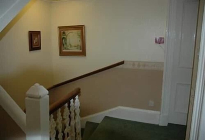 پانسیون Eglinton Guest House