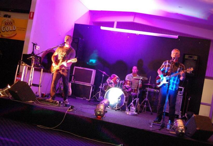 Slipway Hotel Motel