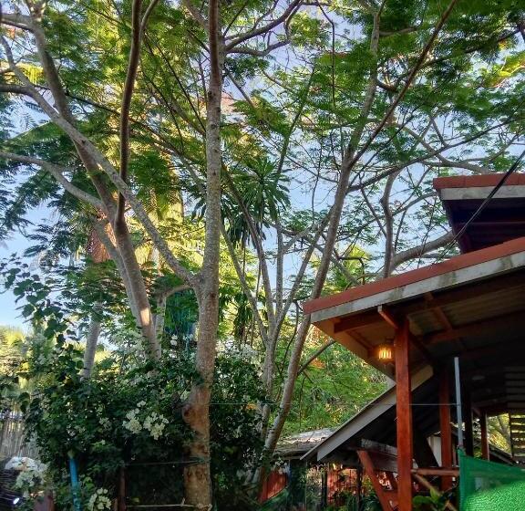 تختخواب و صبحانه Goodluck Village House