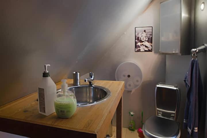 تختخواب و صبحانه Pink House Room#2 Stockholm