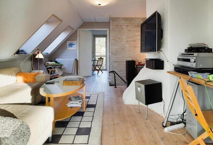 تختخواب و صبحانه Pink House Room#2 Stockholm