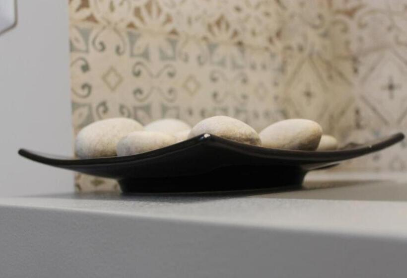 تختخواب و صبحانه Room 369