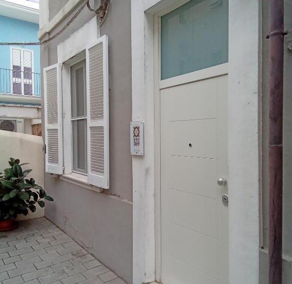 تختخواب و صبحانه Room 369