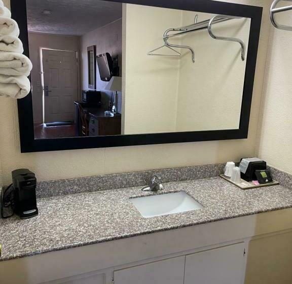Отель American Inn Stevenson