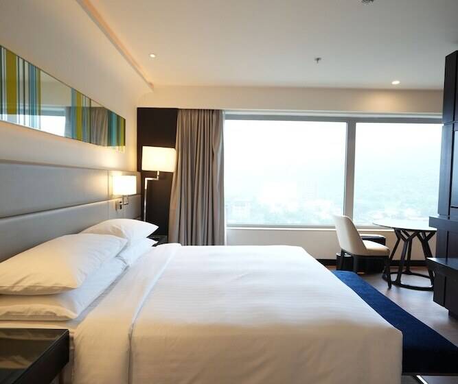 هتل Courtyard By Marriott Navi Mumbai